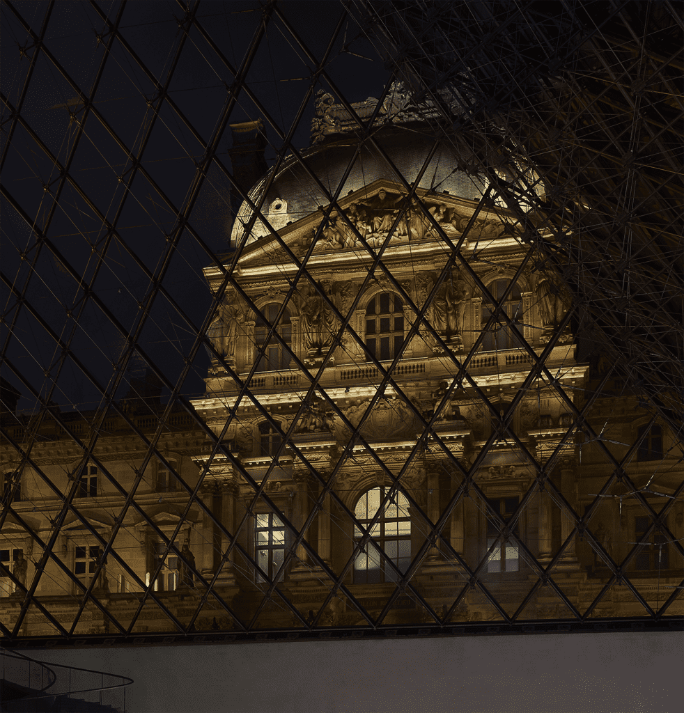 Airbnb x Louvre A night with mona lisa